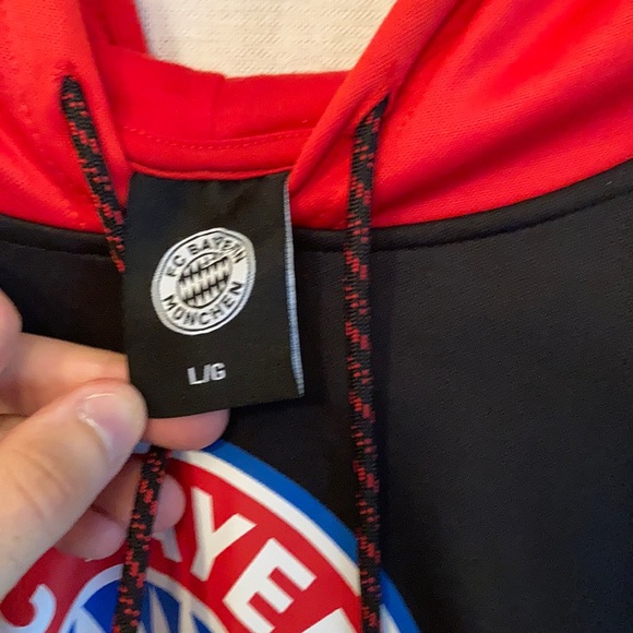Bayern Munich Large Soccer Sweatshirt - Picture 4 of 4